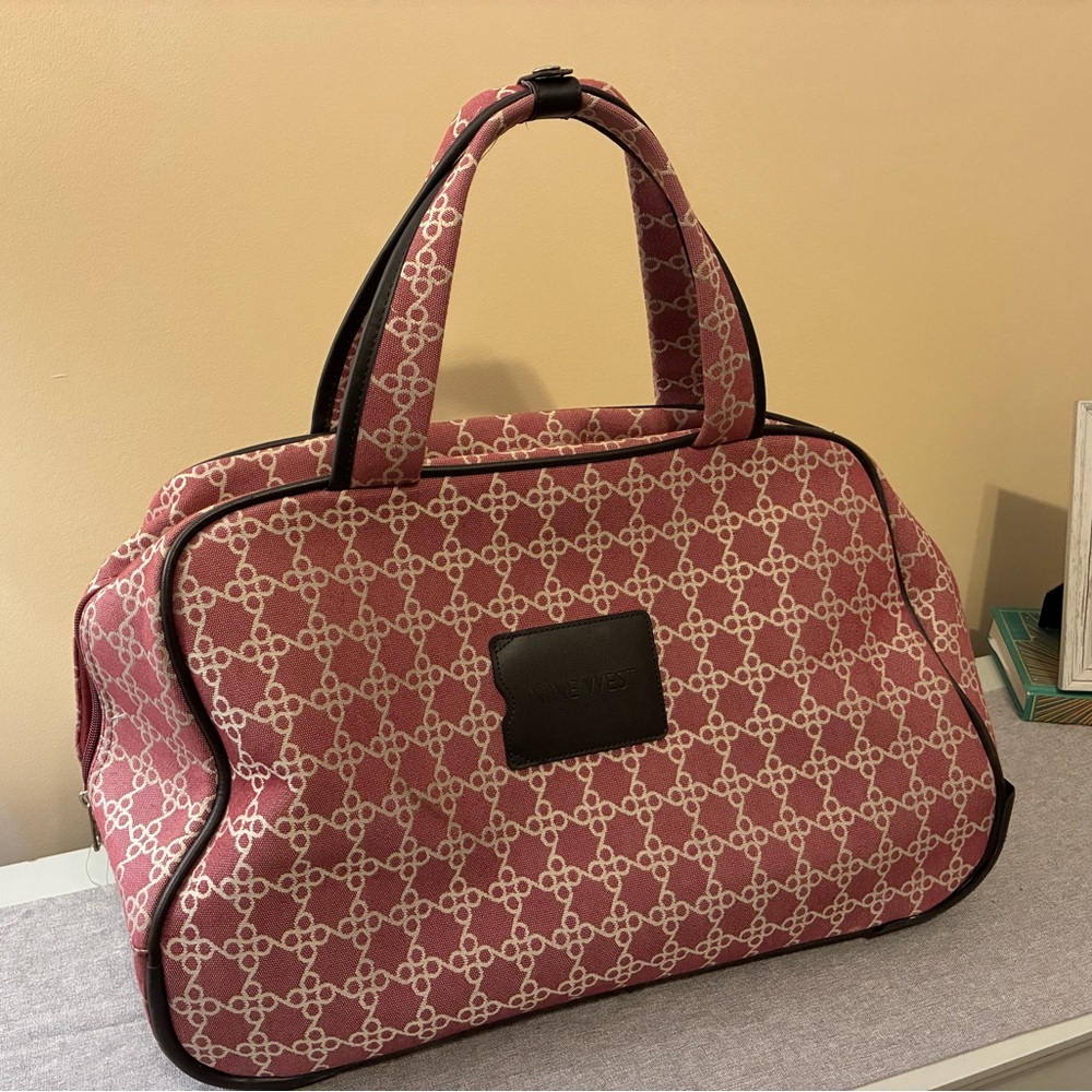Nine West-Travel Bag w/wheels, never used. 19L x 13H